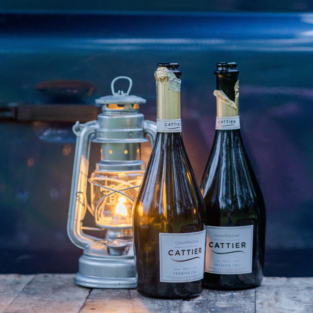Champagne ontvangst tijdens bedrijfsfestival in de natuur