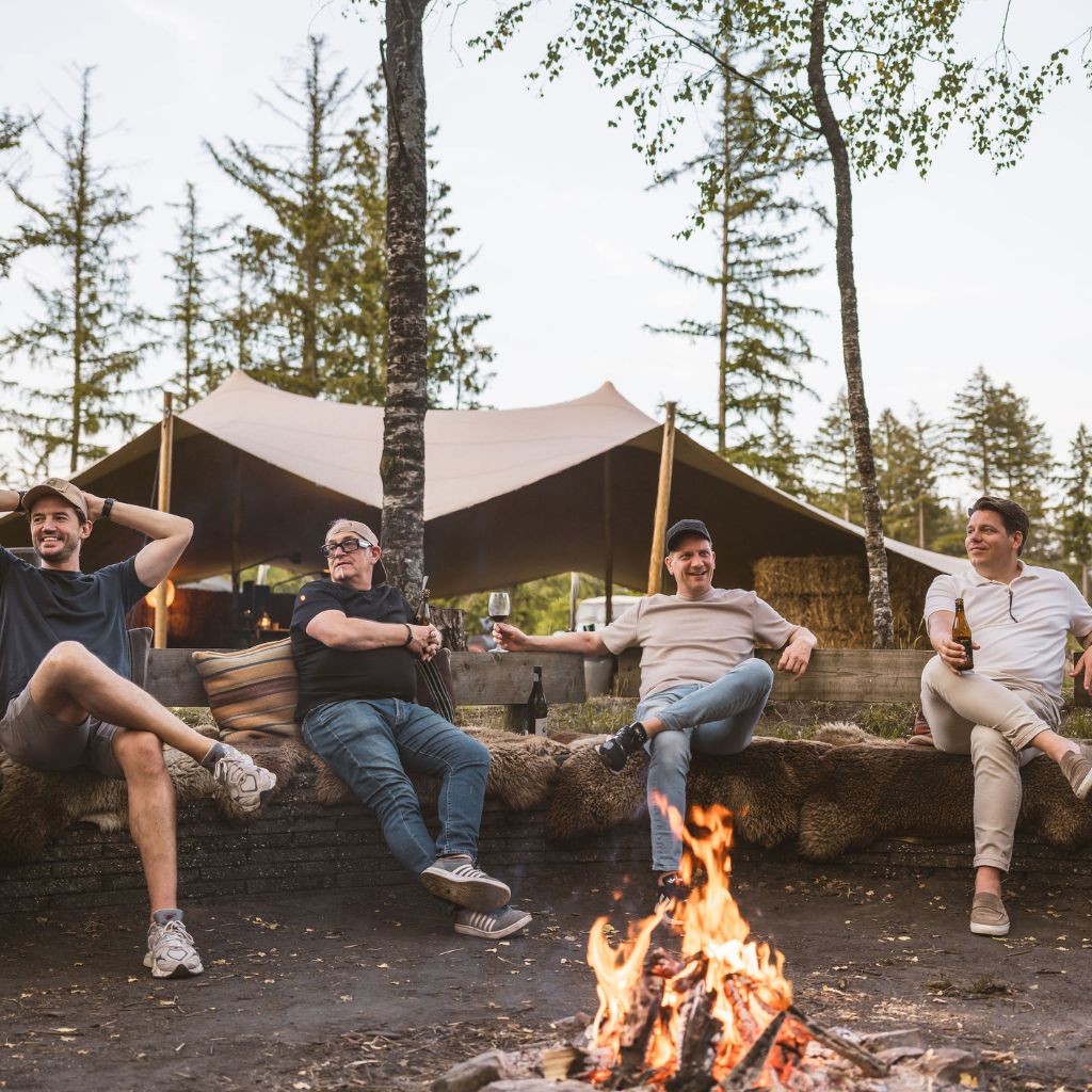 Kampvuur borrel tijdens incentive op de Veluwe