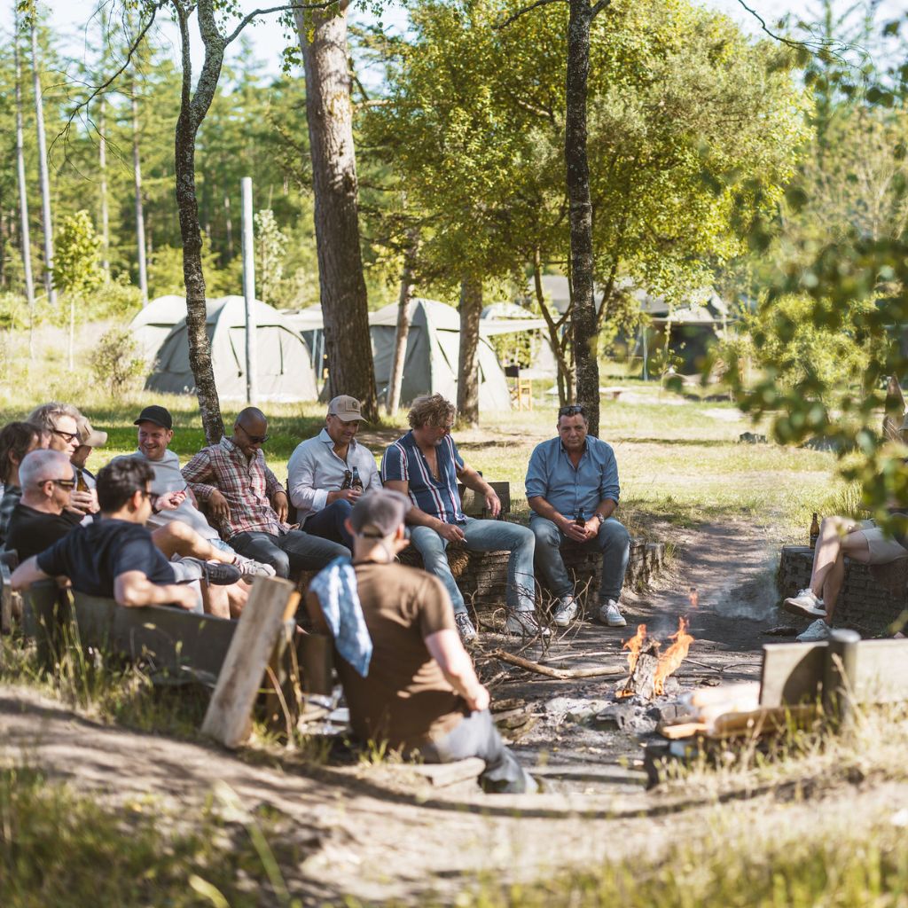 Kampvuur borrel tijdens een exclusief events op ons safari camp op de Veluwe